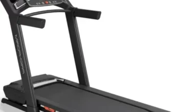 Tapis de course Proform Carbon Pro 2000 équipé d’un écran tactile diffusant une séance interactive. Son design moderne, son système d’amorti ProShox, son moteur performant et sa compatibilité iFit en font un choix parfait pour des entraînements immersifs et efficaces.